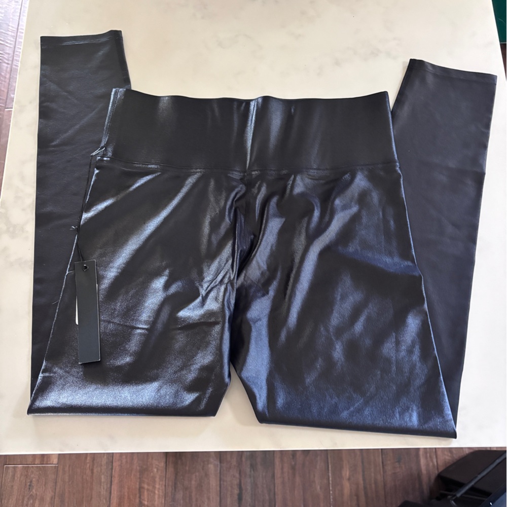 Shiny Black Leggings - Picture 2 of 3